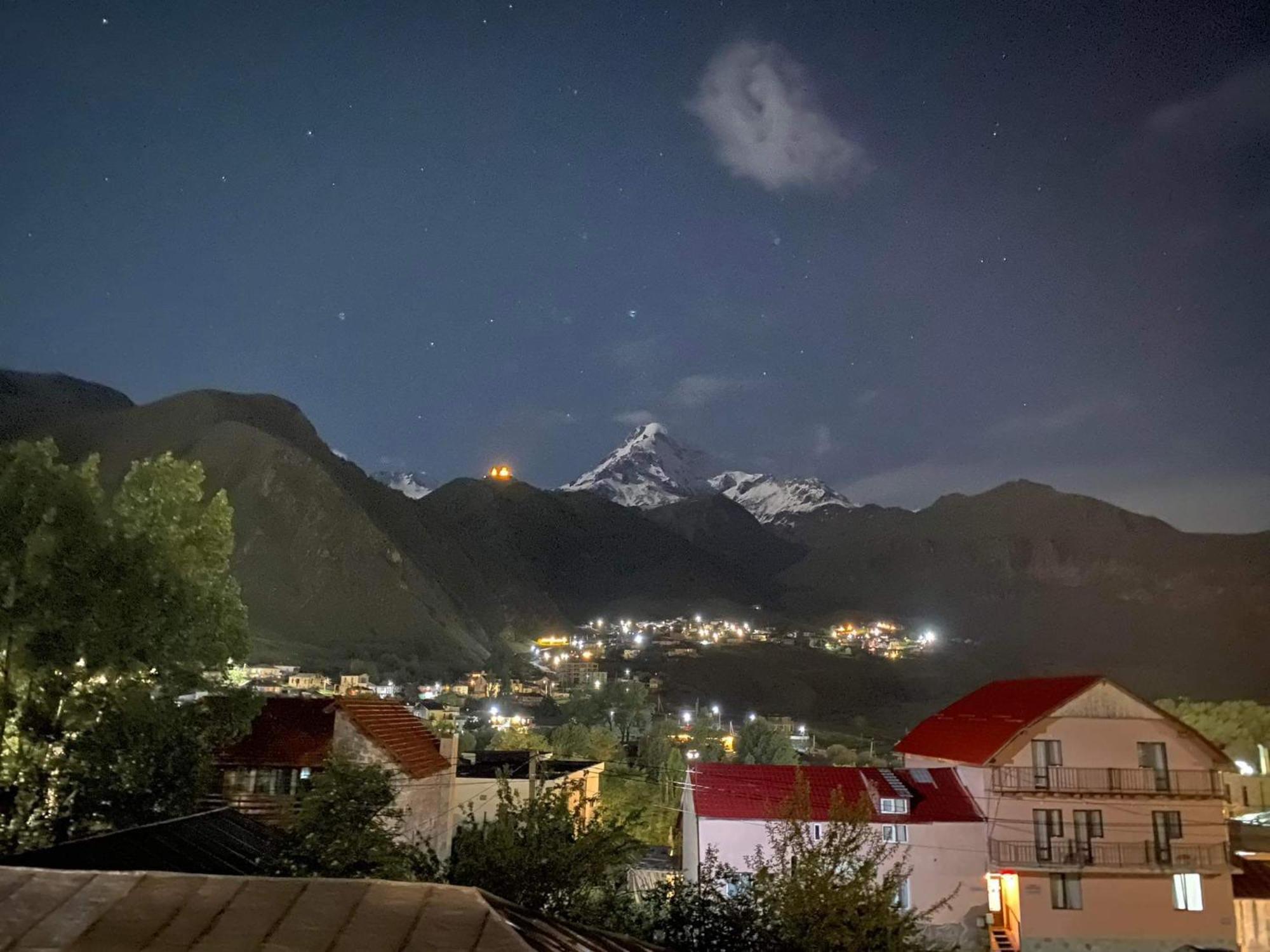 Four Season In Kazbegi Hotel Room photo