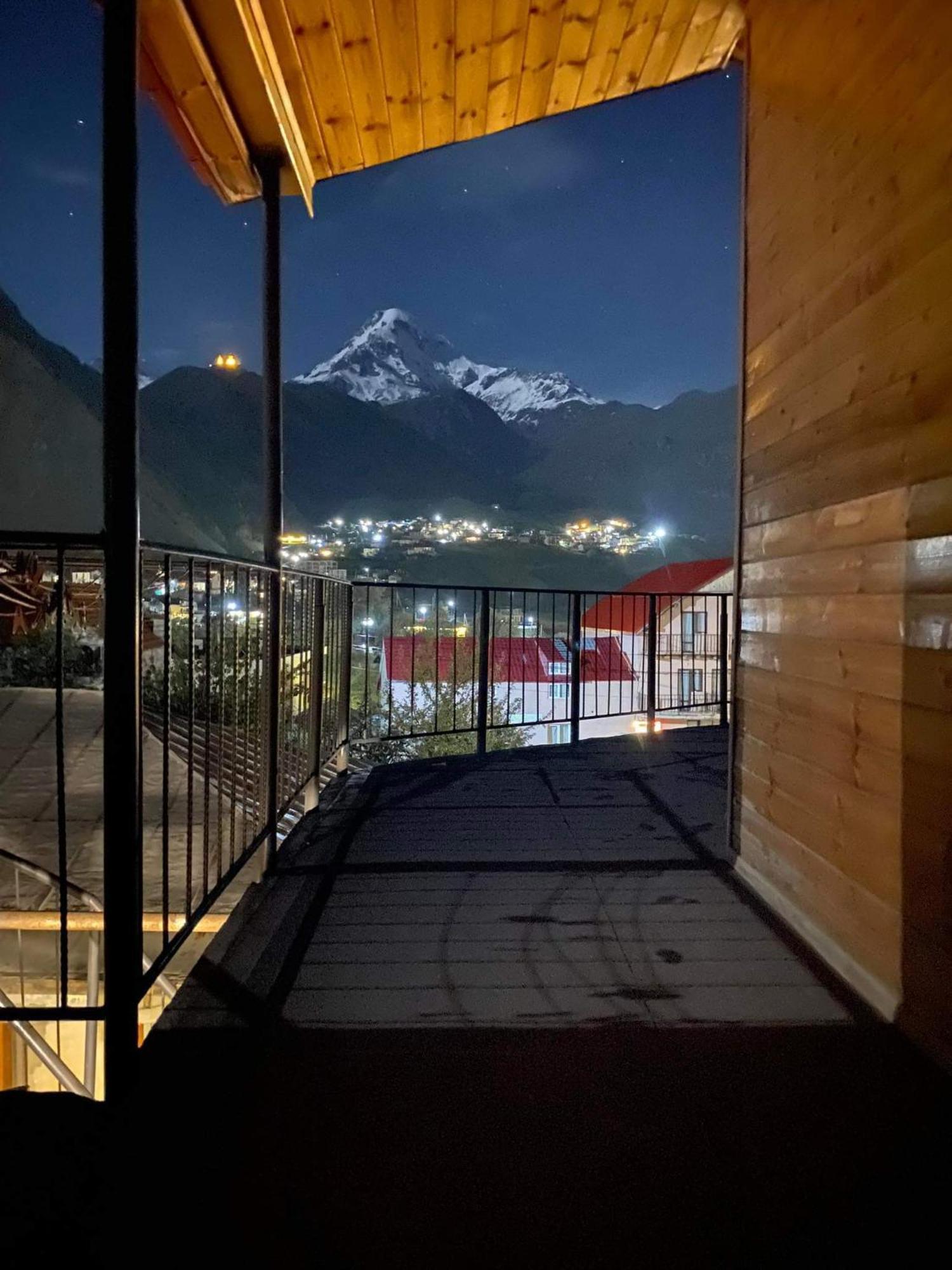 Four Season In Kazbegi Hotel Room photo