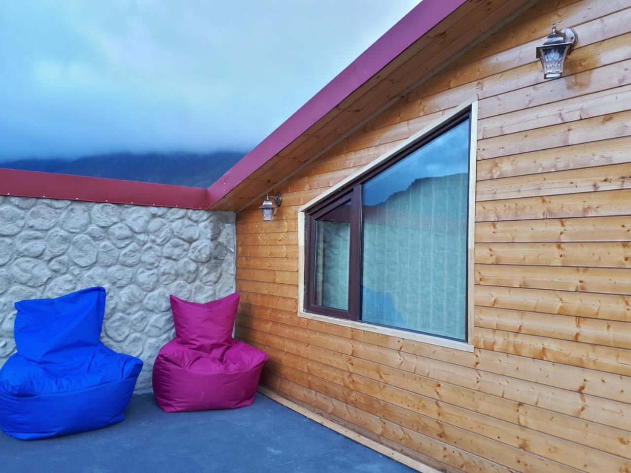 Four Season In Kazbegi Hotel Exterior photo